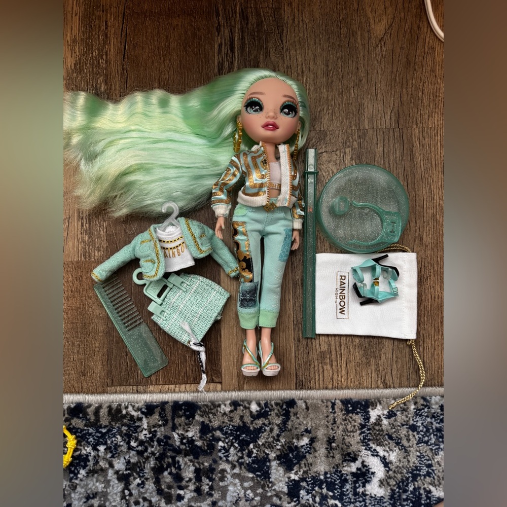 Rainbow High Fashion Dolls Set - comes as shown - Picture 4 of 5